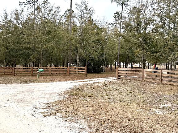 3rd image of 270 NW Edward Perry Ln