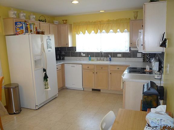 3rd image of 1157 Shorewood Ct