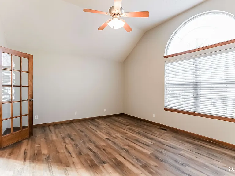 1013 Tudor Dr — Photo 12
