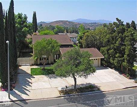 2nd image of 352 W Avenida De Los Arboles