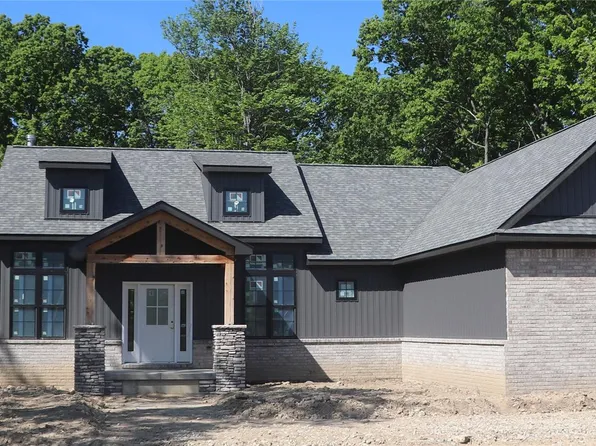 7877 Donegal Ct, Fenton, MI 48430