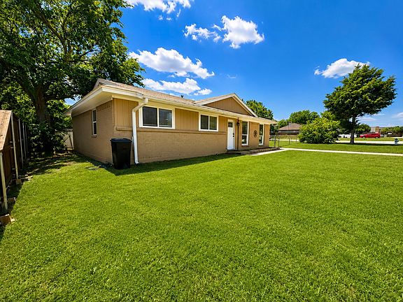 3rd image of 730 Rolling Ridge Ln