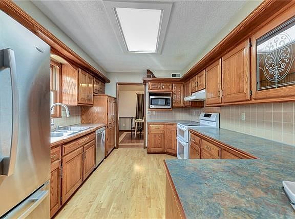 5th image of 207 NE Bordner Dr