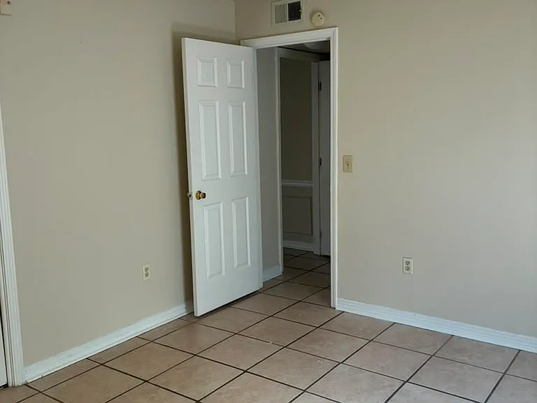 2402 Jamestown Way — Photo 6