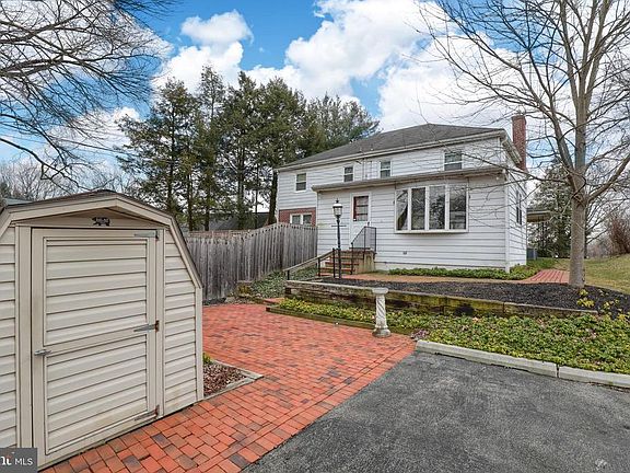 3rd image of 1135 New Holland Ave