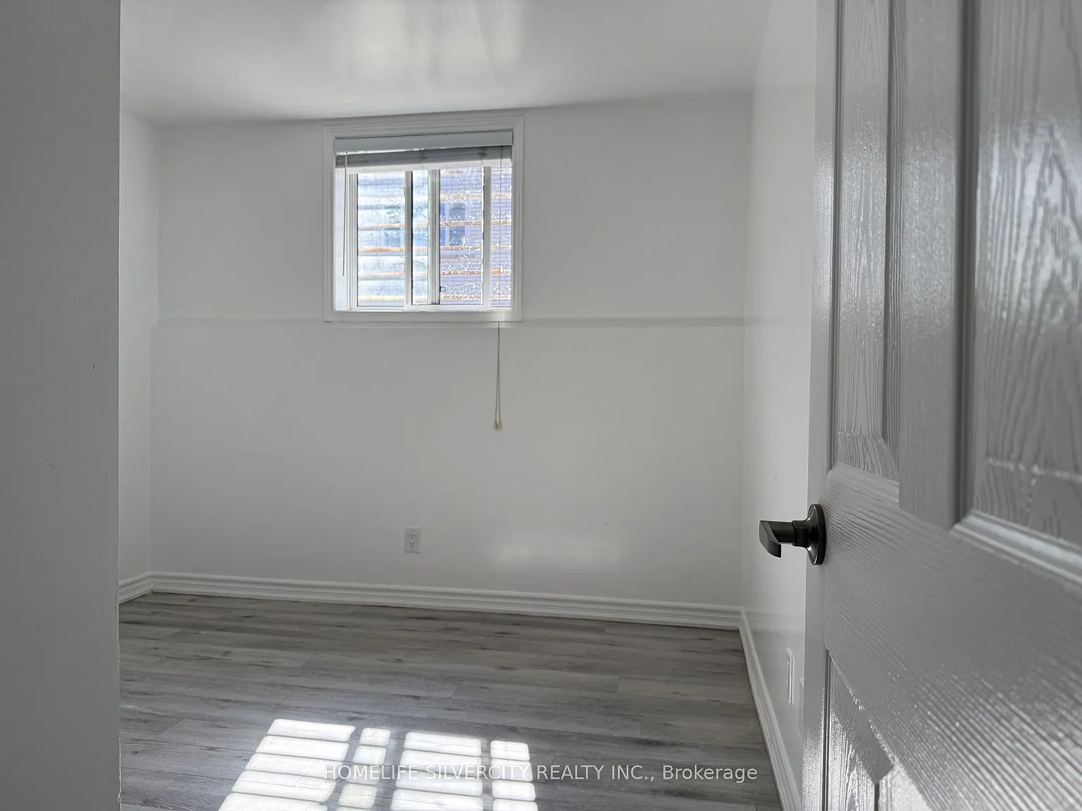 4 bed, $1,500 — Photo 2