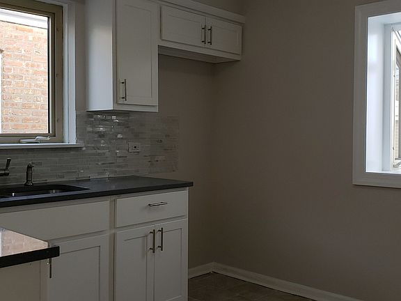 4th image of 5023 S Leamington Ave