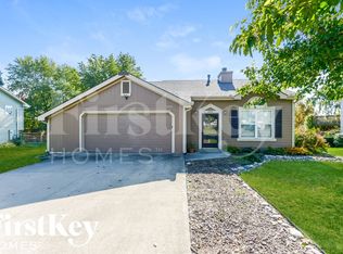 609 Rosehill Dr, Raymore, MO 64083
