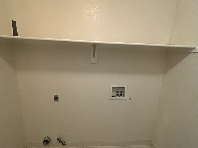 5496 Breeze Ct — Photo 8