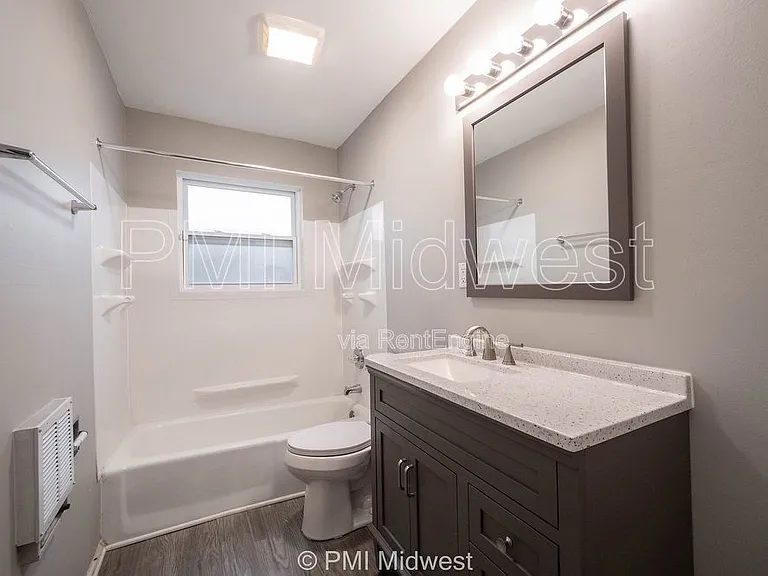 823 Iowa St — Photo 11