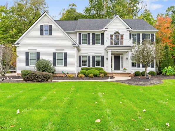 670 S Sussex Ct, Aurora, OH 44202