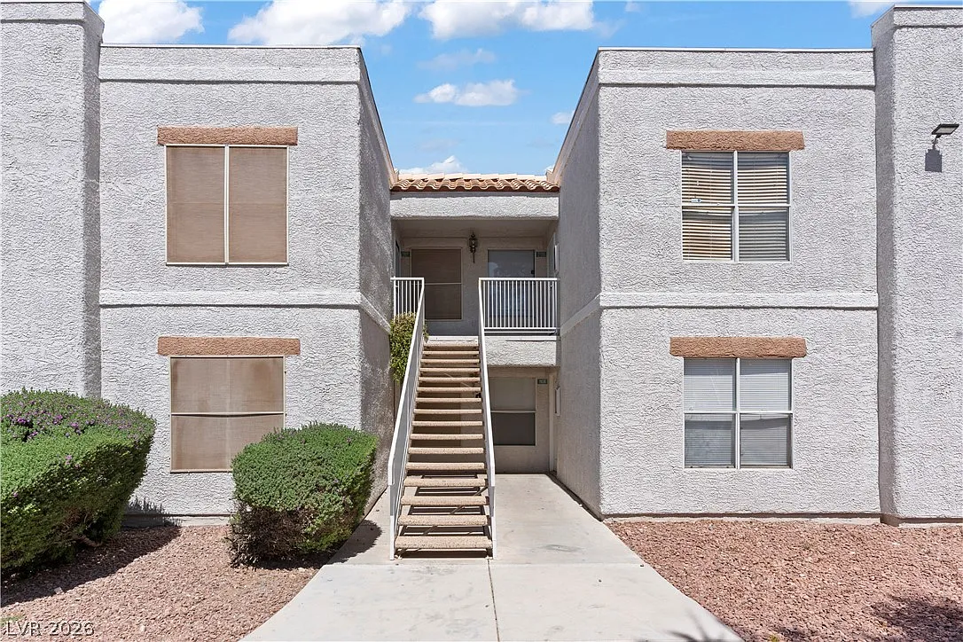 2 bed, 2.0 bath, 931 sqft, $1,050 — Photo 2