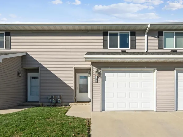 1992 Golden Eagle Dr, Dubuque, IA 52001