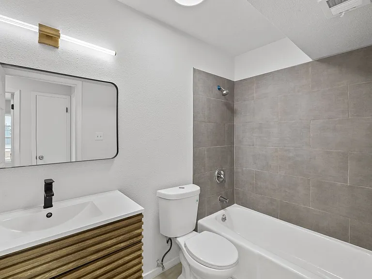 301 E Croslin St #103 — Photo 12