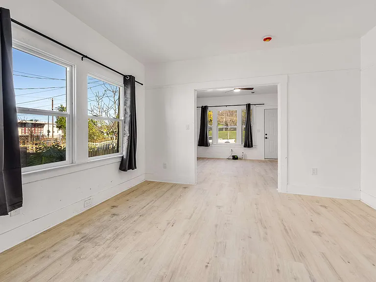 1629 Foothill Blvd — Photo 11