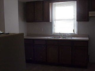 2nd image of 903 E Oakland Ave