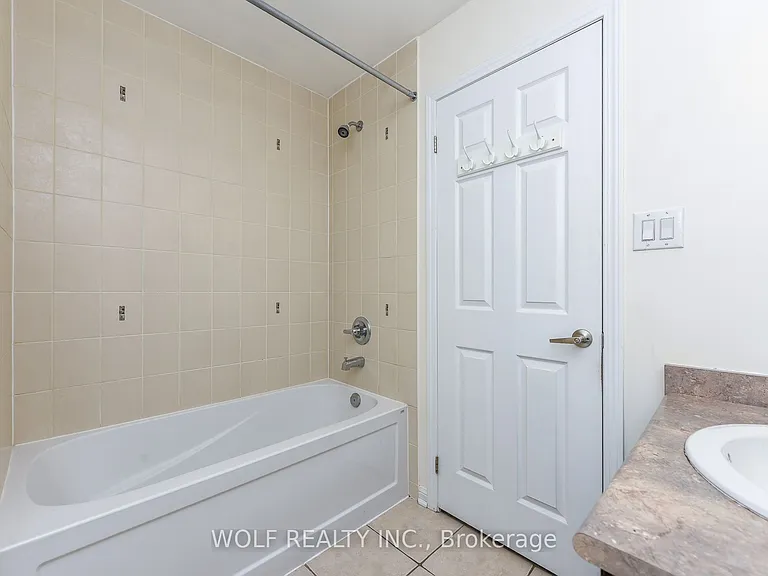 449 Tyrone Cres — Photo 16