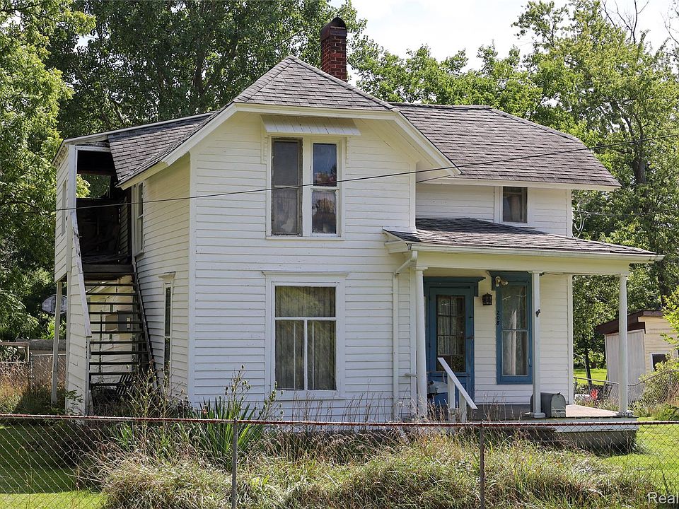 1st image of 208 Baird St
