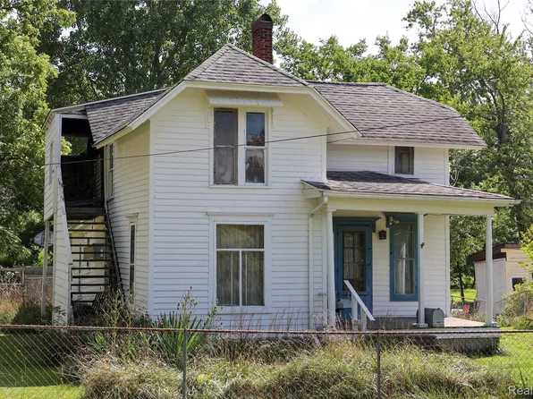 208 Baird St, Holly, MI 48442