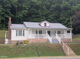 9912 Sandlick Rd, Bee, VA 24217