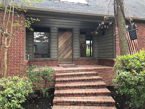2nd image of 2390 Windy Oaks Dr