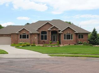1208 Jo Gene Ct, Mitchell, SD 57301