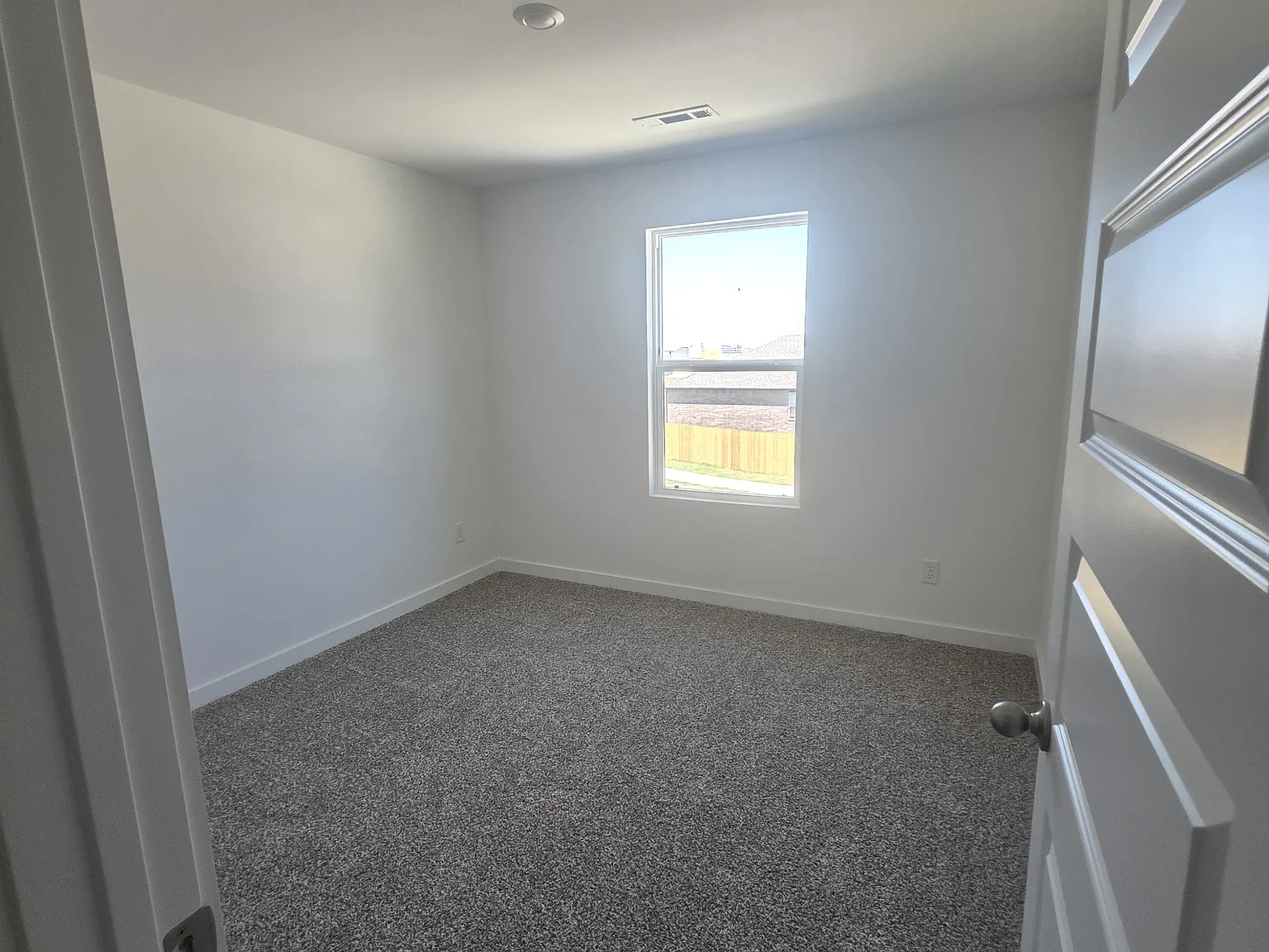 4 bed, 2313 sqft, $2,800 — Photo 3