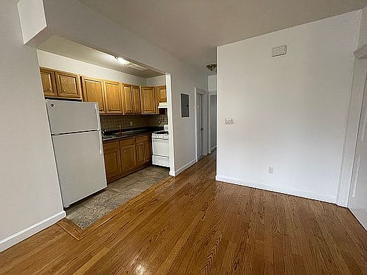 4th image of 14743 Coolidge Ave Floor 1