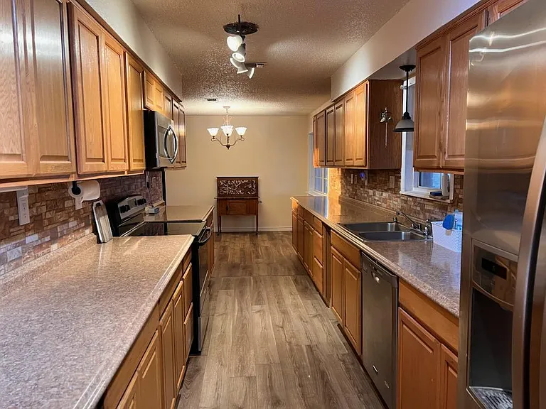 3006 N County Road 3500 — Photo 7