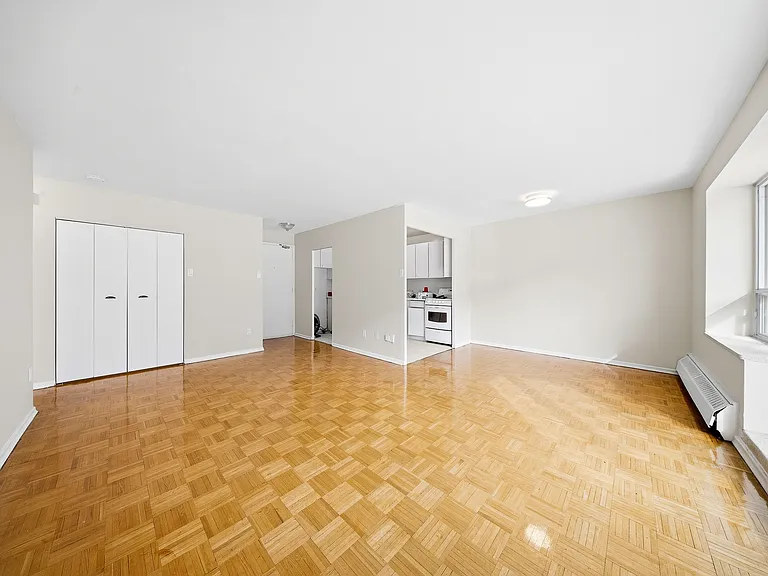 76 Parkwoods Village Dr — Photo 2