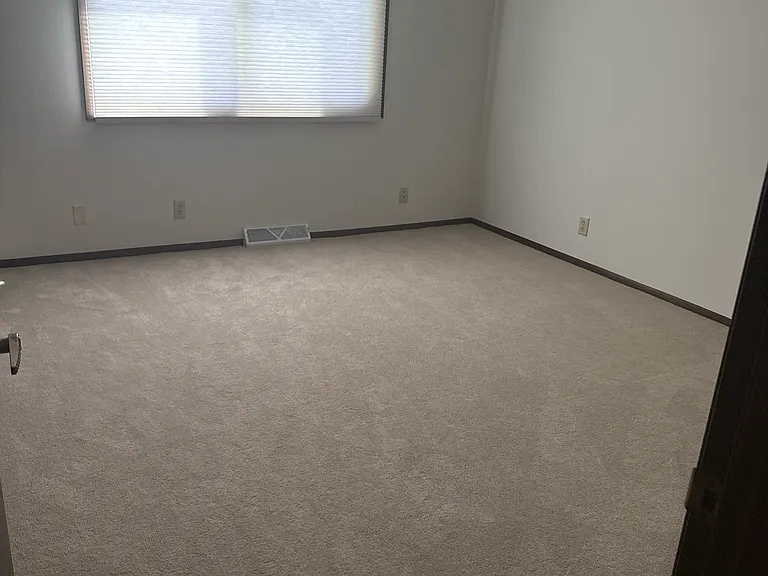 1521 Windsor Way #3 — Photo 2