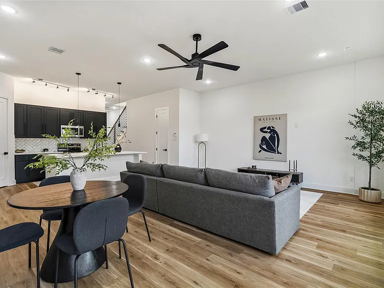 4661 Phlox St #B — Photo 8