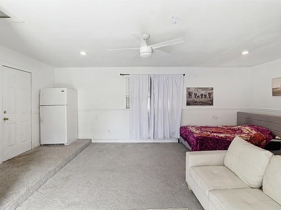 3rd image of 2729 Posey Dr