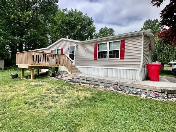 435 Mountain Village Dr, Macungie, PA 18062