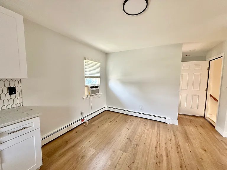 38 Cottage Pl #2 — Photo 9