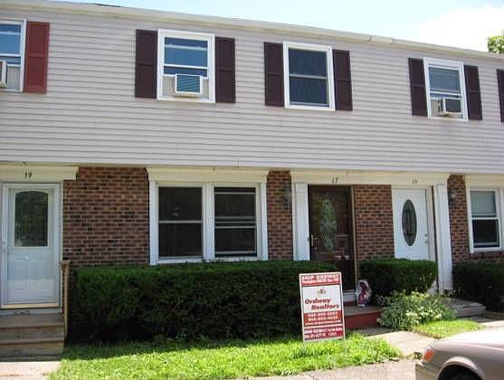 1st image of 17 Farmbrook Dr