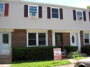 17 Farmbrook Dr, Farmington, NY 14425