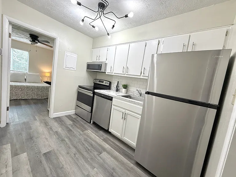 243 Crest St #4 — Photo 2