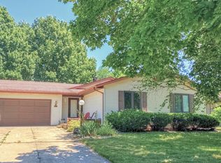 1413 Harrington Dr, Champaign, IL 61821