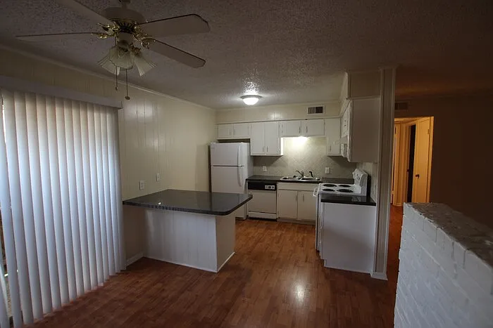 2 bed, 1.0 bath, 870 sqft, $975 — Photo 4
