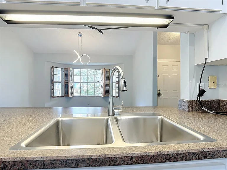 227 Robbins Rest Cir — Photo 10