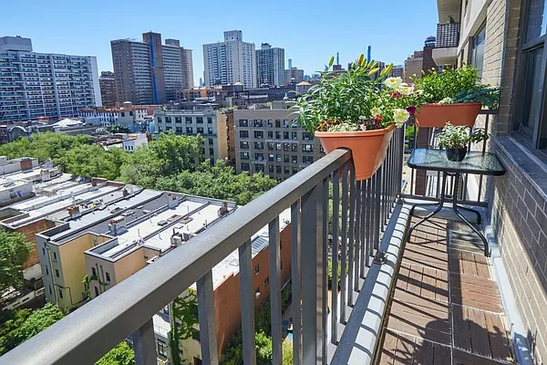 Rented by Compass | media 30