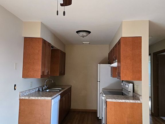 3rd image of 2228 Sylvan Way Unit 8