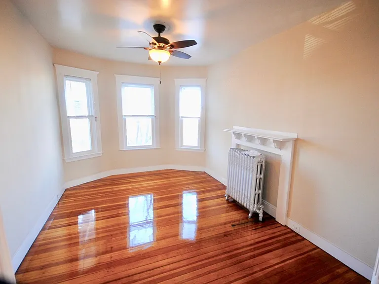 139 E Cottage St #2B — Photo 5
