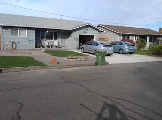 1565 Newport Way, Woodburn, OR
