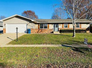 2214 Brookshire Dr E, Champaign, IL 61821