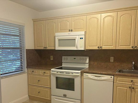 3rd image of 9264 Vista Del Lago #H