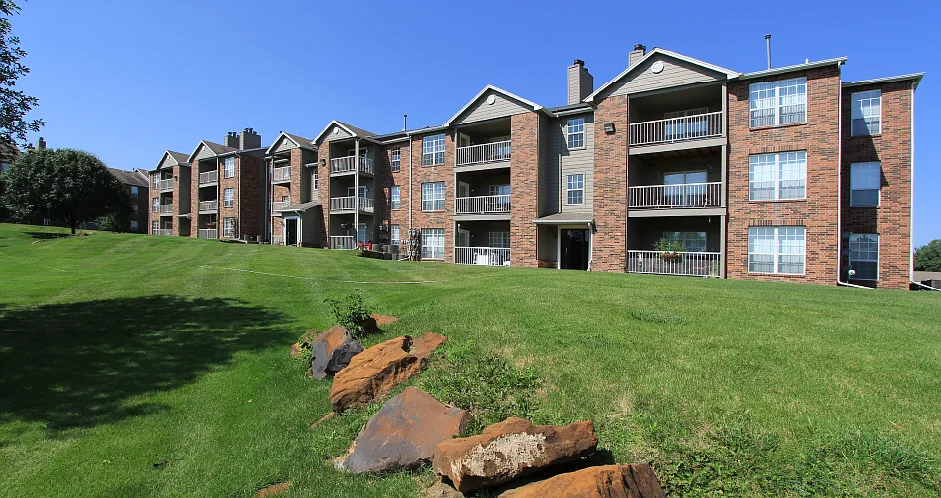 Tanglewood Apartments — Photo 2
