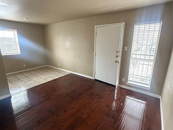 3rd image of 1015 E Tucker St APT 202