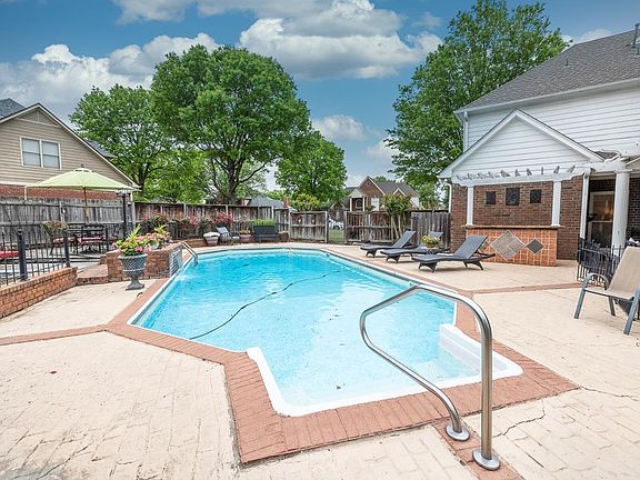 3rd image of 639 Antebellum Way